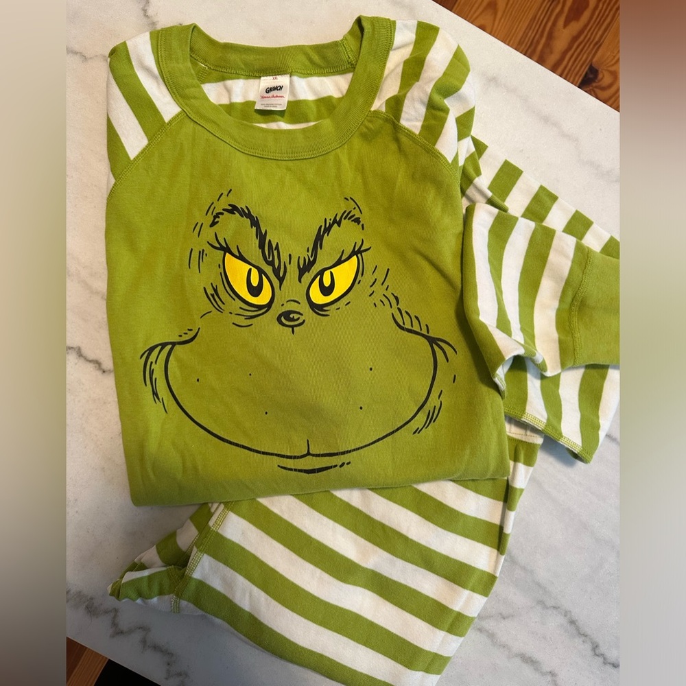 Hanna Andersson Adult Grinch Pajamas. XXL top.